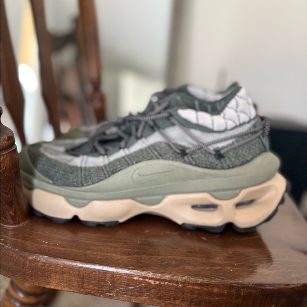 Nike ACG air Mada women’s sz 10